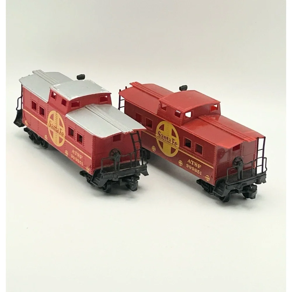 HO Scale Santa Fe ATSF Caboose Lot Of 2 Red Cabooses Freight Train